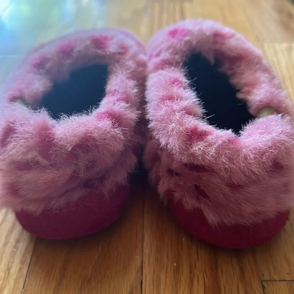 Acorn Slippers sz 12/13 toddler pink fluffy faux fun outfit our cheetah spots - Picture 4 of 4